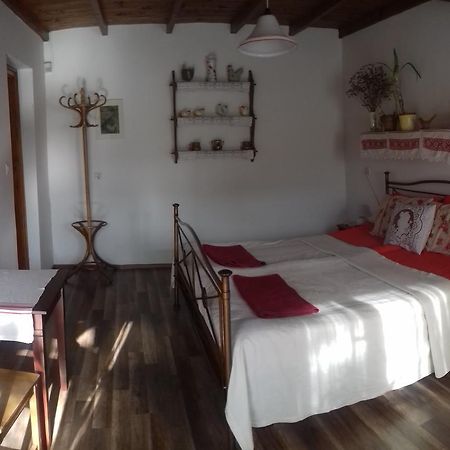 Rigófütty Vendégház Tiszaalpar Esterno foto