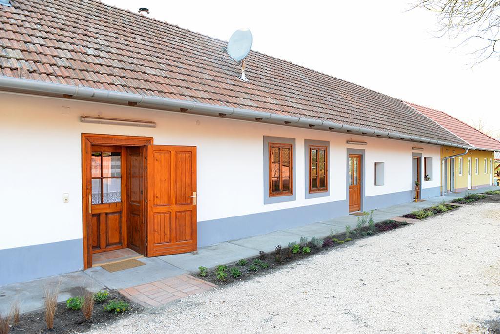 Rigófütty Vendégház Tiszaalpar Esterno foto