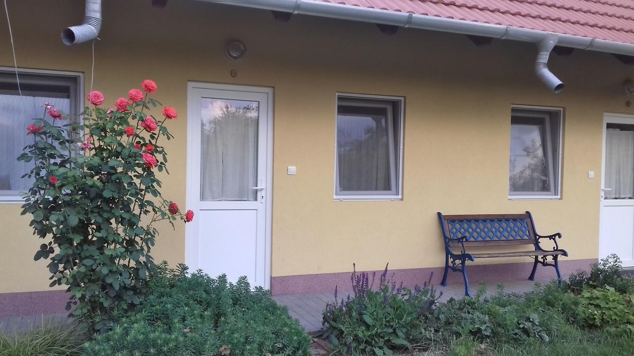 Rigófütty Vendégház Tiszaalpar Esterno foto